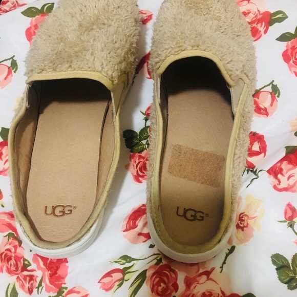 Barely used ugg nice and comfort - Picture 2 of 3